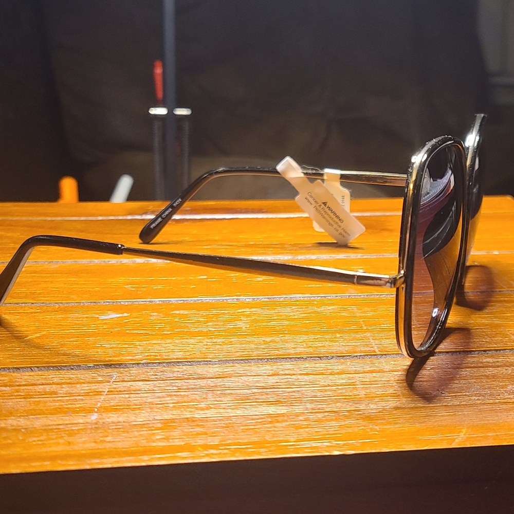 Torrid Black and Gold Oversized Sunglasses - Picture 2 of 4